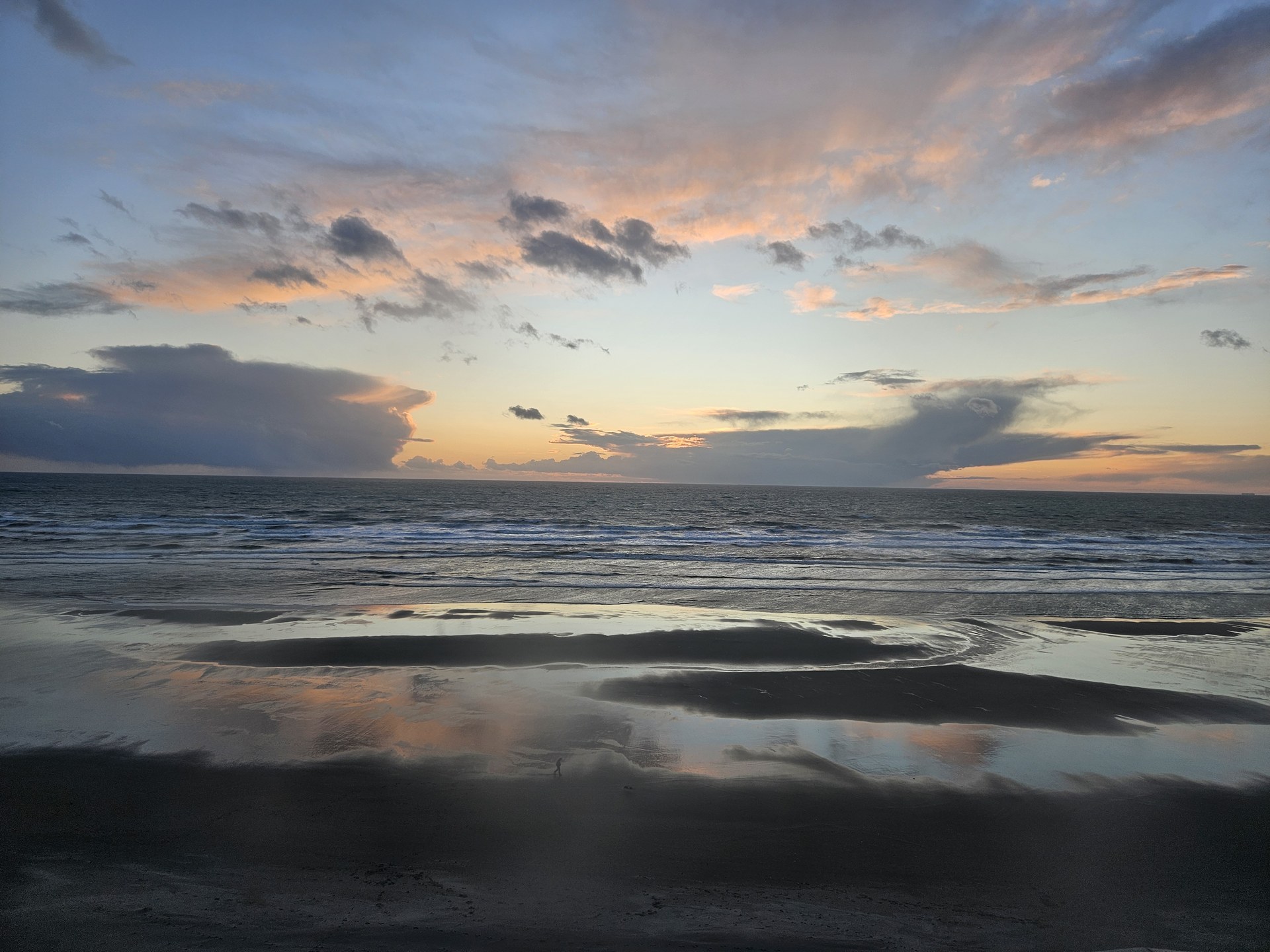 Coucher de soleil sur la mer depuis la terrasse du 7e étage